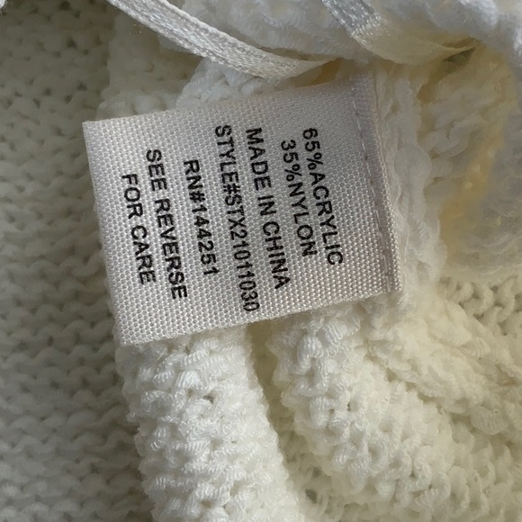 Moon and Madison sleeveless sweater, medium, NWT - Picture 4 of 4